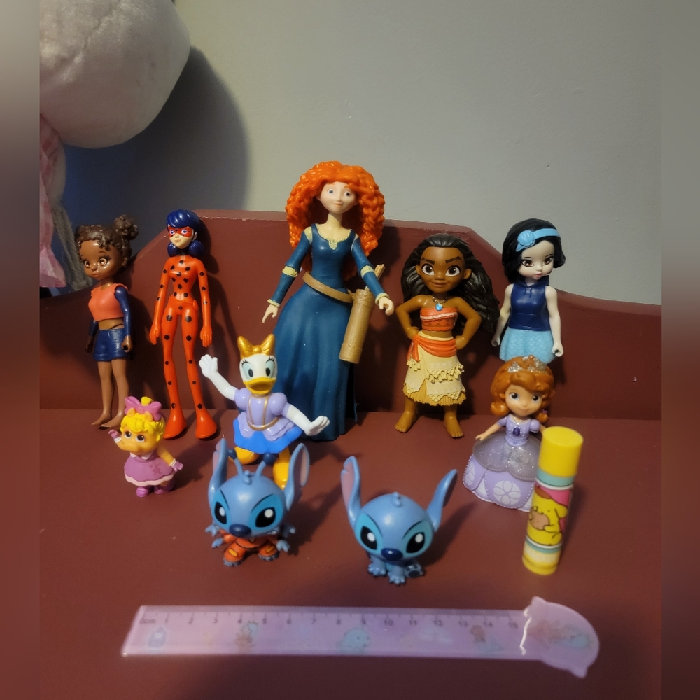 Random Toy Bundle - Picture 2 of 4